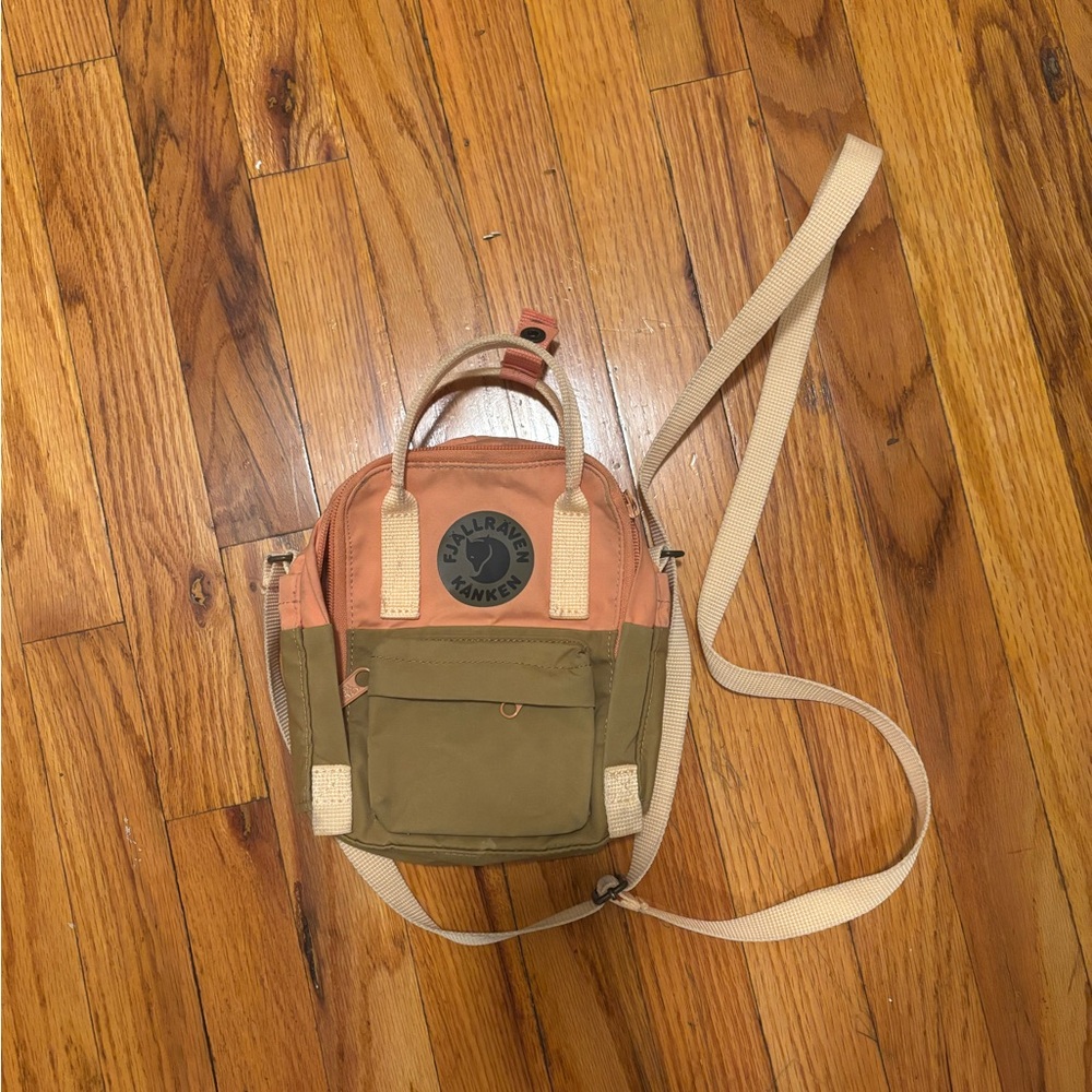 Fjallraven Mini Bag in Olive and Peach